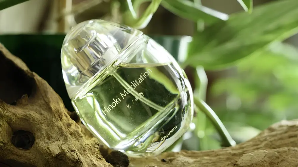 Zapachy jak terapia w butelce. Perfumy uspokajające i kojące